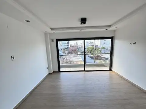Departamento semi piso de 3 amb. con balcon terraza y Cochera