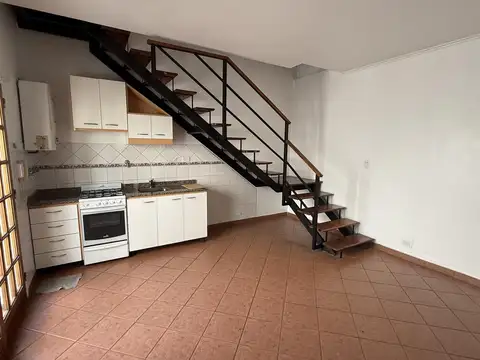 Depto Tipo Casa en Alquiler de 1 dormitorio