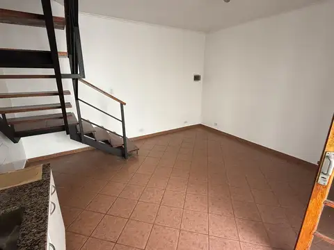 Depto Tipo Casa en Alquiler de 2 ambientes