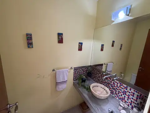 Casa 4 ambientes con 4 baños