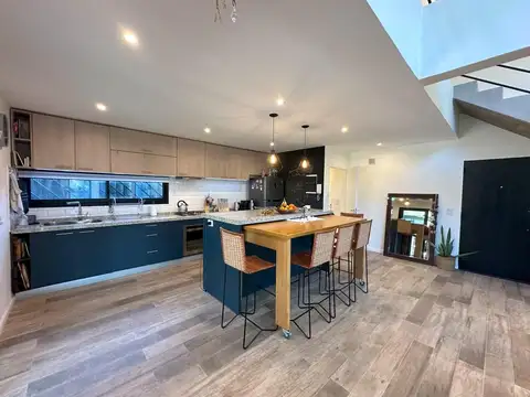 Casa en Alquiler Temporal con 1 cochera