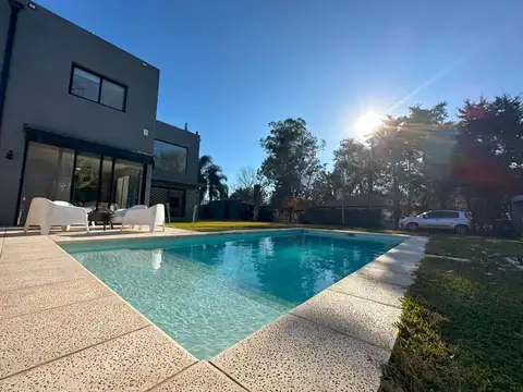 Casa 3 ambientes con 2 baños