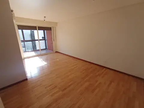 HERMOSO 3 AMBIENTES EN VENTA, AL CONTRAFRENTE CON BALCON Y BAULERA, 61m2 TOTALES