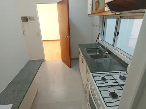 HERMOSO 3 AMBIENTES EN VENTA, AL CONTRAFRENTE CON BALCON Y BAULERA, 61m2 TOTALES