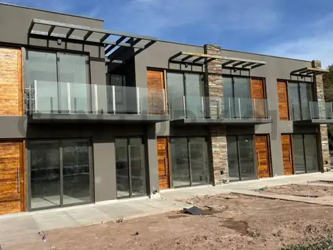 Cerro Bodeguita 1600, Piso 0