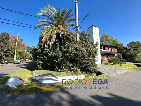 Casa en Venta con 2 cocheras