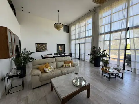 Casa en Venta en Neuquen, USD 750.000