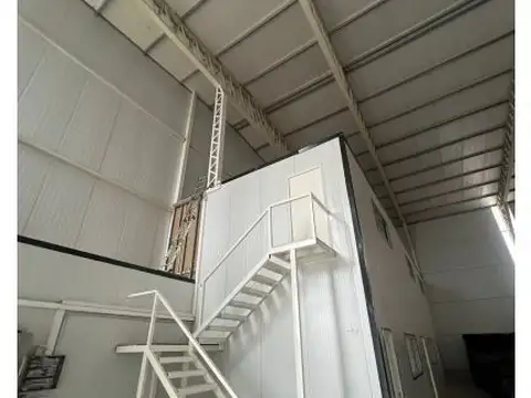 Galpon en Alquiler 30  mts Frente