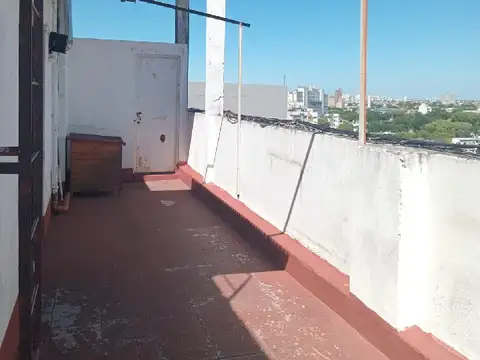 2 ambientes con patio aterrazado propio (EXPENSAS E IMPUESTOS INCLUIDOS)