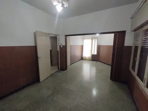 Alquiler casa de esquina - Cochera - Barrio Belgrano