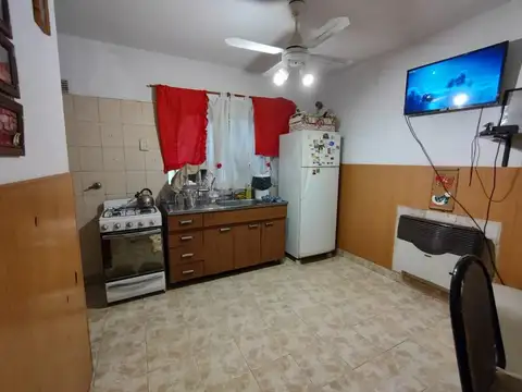 Casa 2 ambientes con 1 baño
