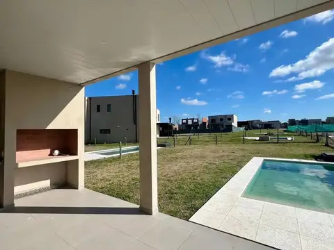 Casa en Alquiler en El Aljibe, USD 1.500