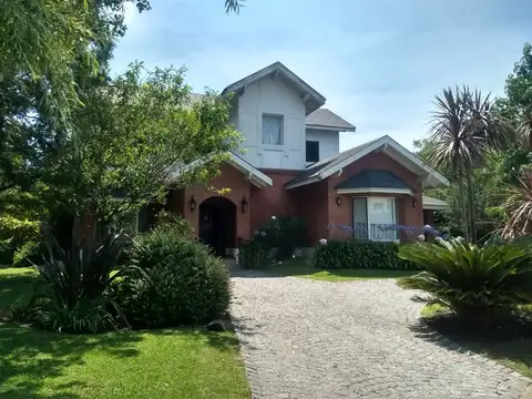 EL ROCIO -  Chalet excelente estado, cerca de la entrada , 3 dormitorios con gran parque y piscina