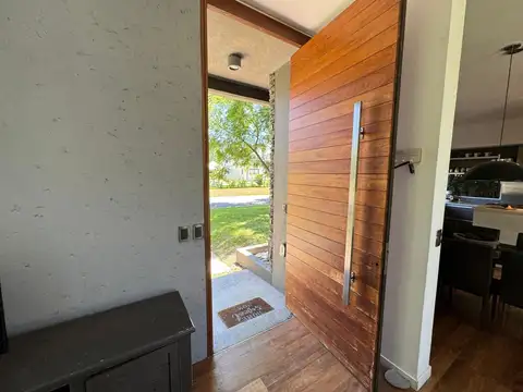 Casa 4 ambientes con 4 baños