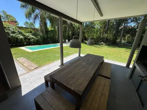 VENTA  CASA 4 AMB con patio-pileta- Club House - arboleda