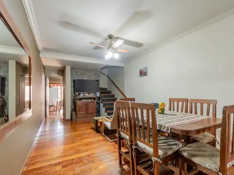 Venta triplex 4 amb con patio y parrilla en Ramos