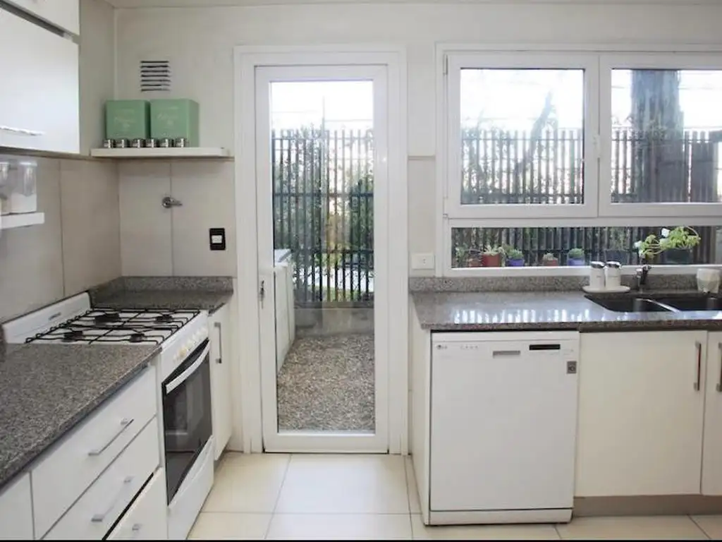 Depto Tipo Casa en Eucalis de 3 dormitorios