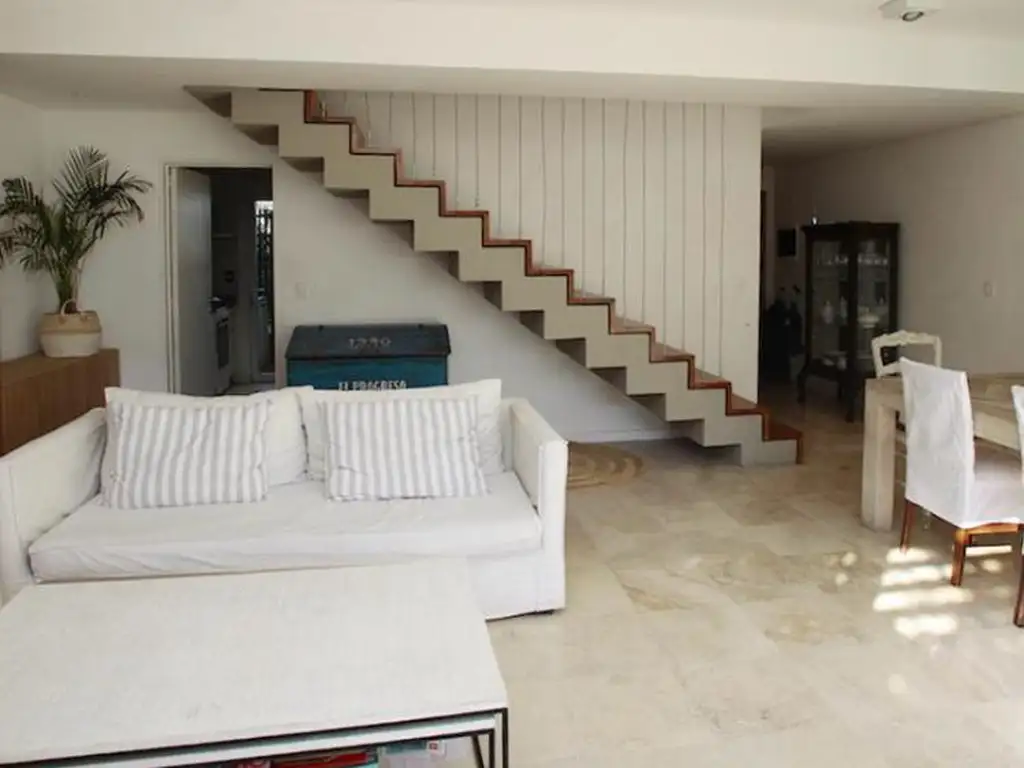 Depto Tipo Casa en Eucalis