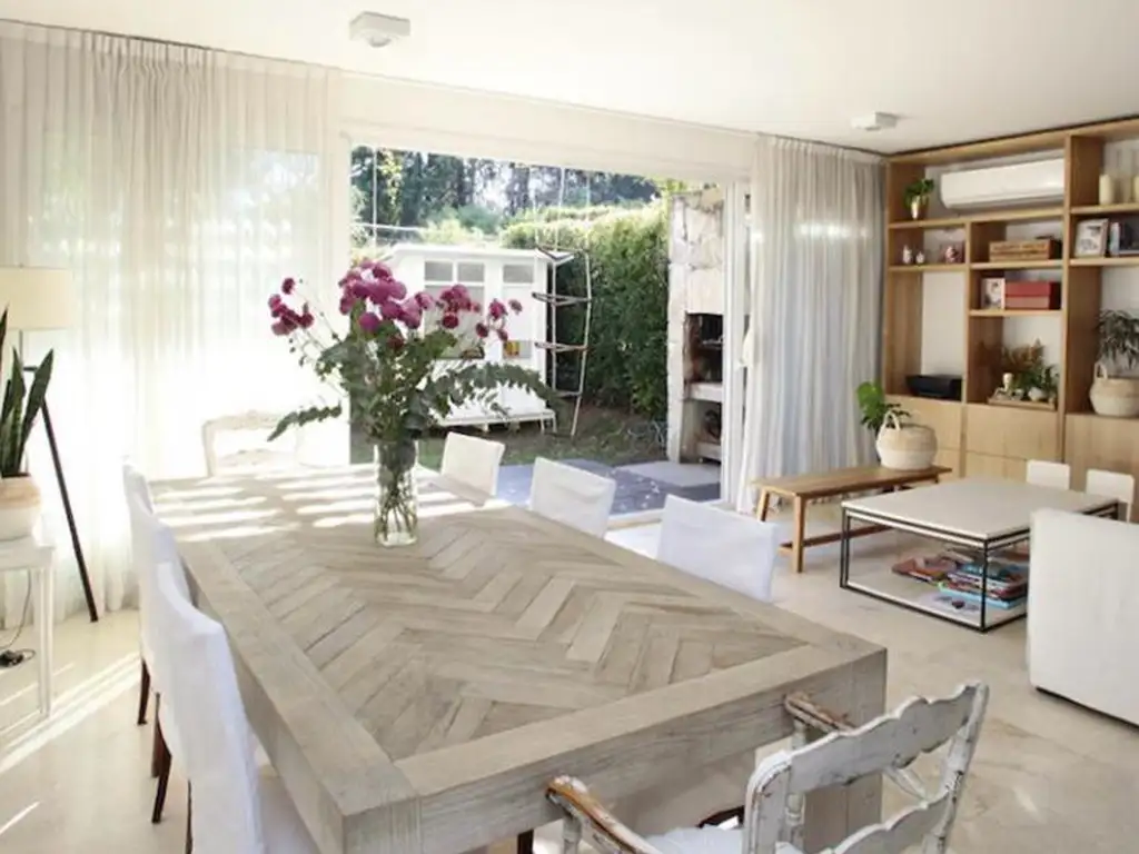 Depto Tipo Casa en Alquiler en Eucalis - 3 dormitorios