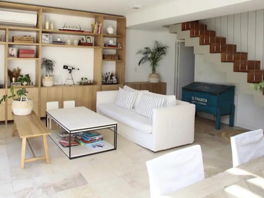 Depto Tipo Casa en Alquiler - 3 dormitorios -