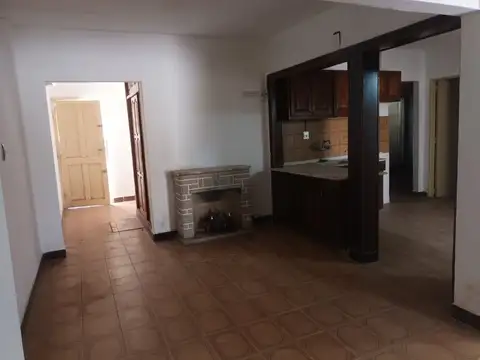 SE VENDE CASA ZONA 1000 VIVIENDAS. FACILIDADES.