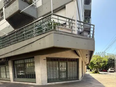 Local en el centro de Escalada). Excelente ubicación.