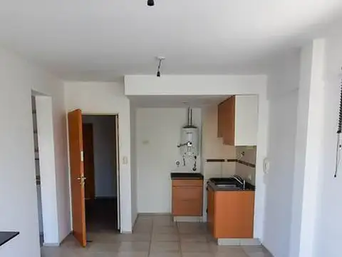 Departamento 1 dormitorio con balcón al frente en zona de facultades del complejo La Siberia