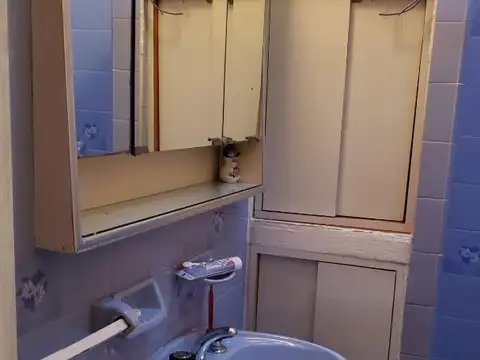 MUY BUEN DEPTO TIPO CASA 4 AMB C/LOCAL Y/O GARAGE!