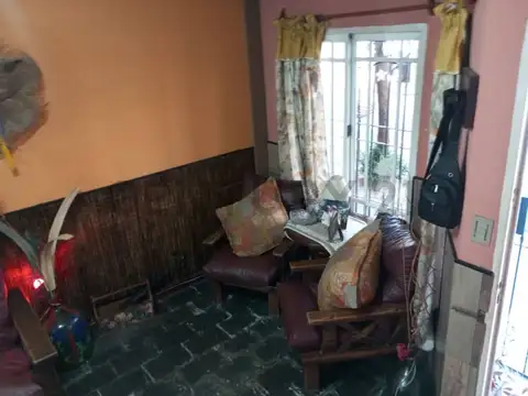 VENTA CASA TRIPLEX CON DOS COCHERAS EN AVELLANEDA