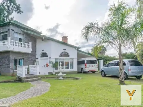 Casa en venta - 4 Dormitorios 4 Baños - 880Mts2 - Pilar