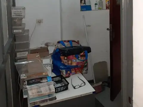 25 De Mayo 100, Piso 1