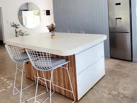 Casa en Alquiler Temporal con 4 cocheras