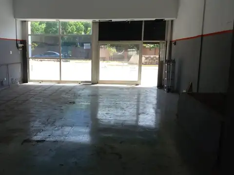 Local sobre Av. San Martin.