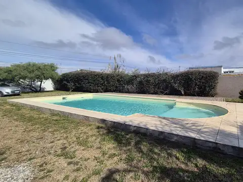 Casa 5 ambientes con 1 baño