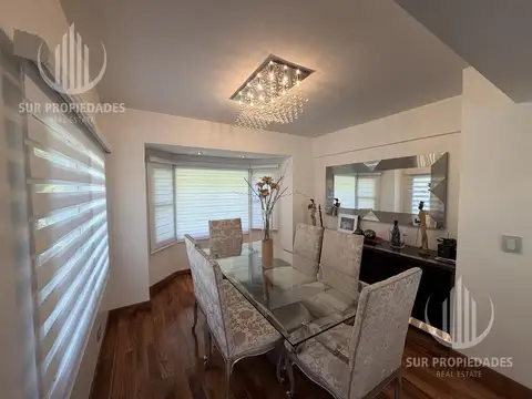 Casa en Venta con 4 cocheras