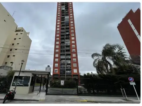 Venta De Excelente Departamento De 2 Ambientes Con Amenities En Av. Independencia 3200 Con Seguridad 24 Hs. Piscina Y Sum