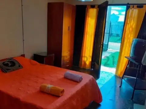 Casa 8 ambientes con 3 baños