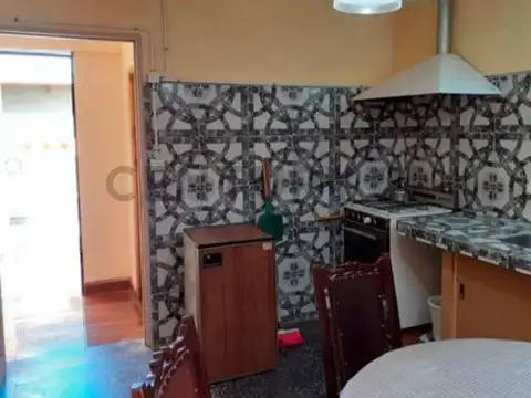 Casa en Venta con 4 cocheras
