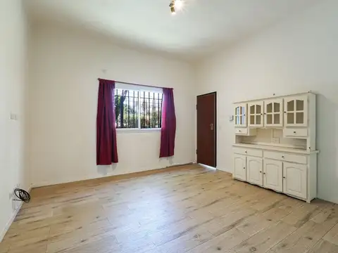 Casa 4 ambientes con 1 baño