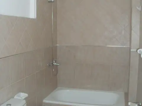 Depto Tipo Casa en Venta en Puerto Madryn, USD 85.000