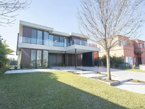 Casa en Venta en Countries y Barrios Cerrados en Tigre, USD 1.390.000