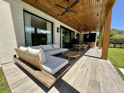 Casa 7 ambientes con 4 baños