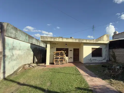 Venta Casa 3 amb a reciclar en lote propio Gregorio de Laferrere