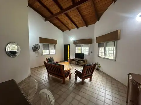 Casa 5 ambientes con 2 baños