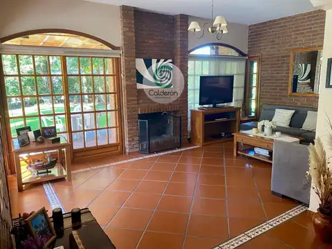 Casa en Venta con 2 cocheras