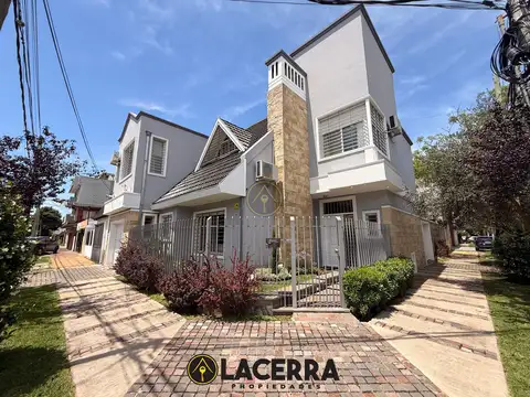 Casa 5 ambientes con jardin en Villa Ballester (acepta permuta por casa en San Sebastian)