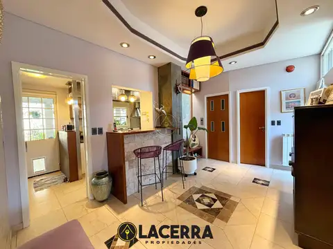 Casa 5 ambientes con jardin en Villa Ballester (acepta permuta por casa en San Sebastian)
