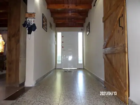 Casa 4 ambientes con 2 baños