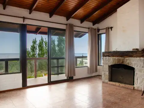 Casa en venta c/ cochera en Piriápolis