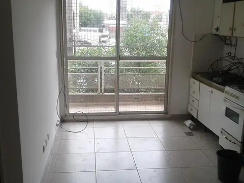 Urquiza al 2900 - Un dormitorio con balcón al frente